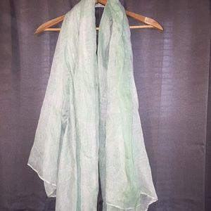 Green/white scarf